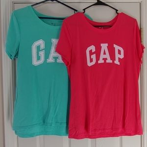 Lot of 2 gap teeshirts size large